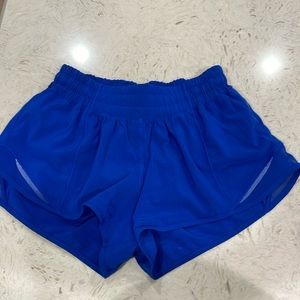 Lululemon- hottie hot - 2.5” - size 4